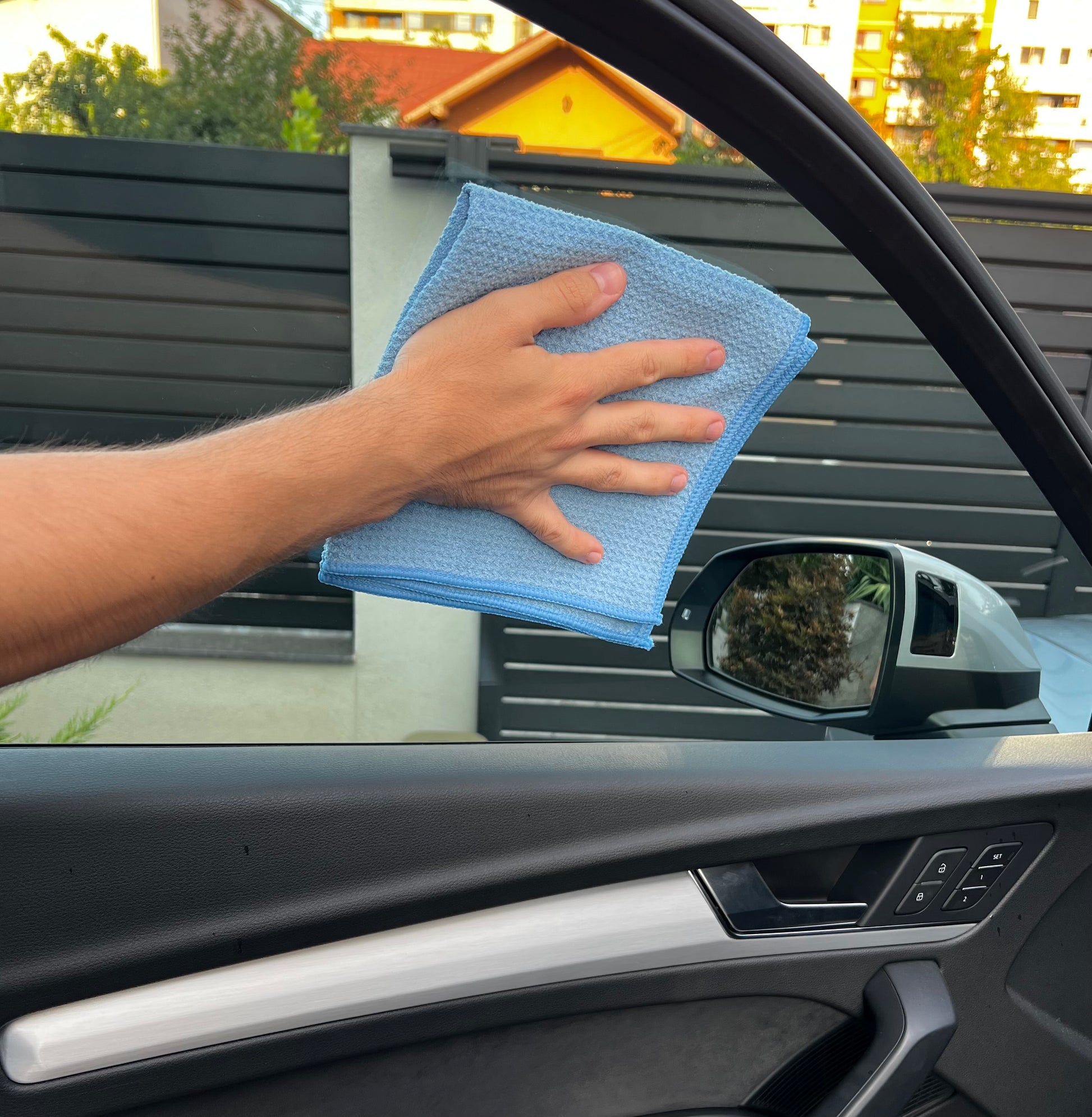 Lavetă din microfibră pentru geamuri și suprafețe din sticlă