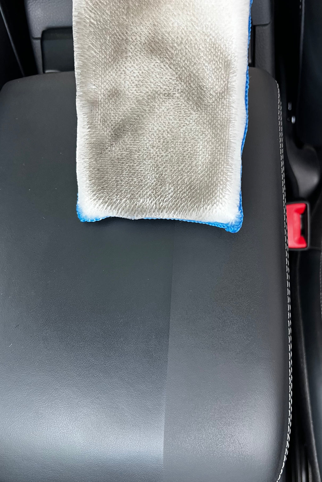 Scrub curatare piele auto