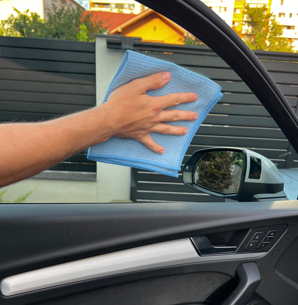 Lavetă din microfibră pentru geamuri și suprafețe din sticlă